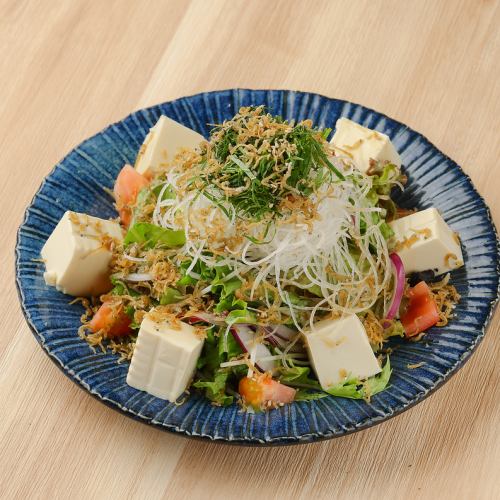Green perilla salad with tofu and fried potatoes