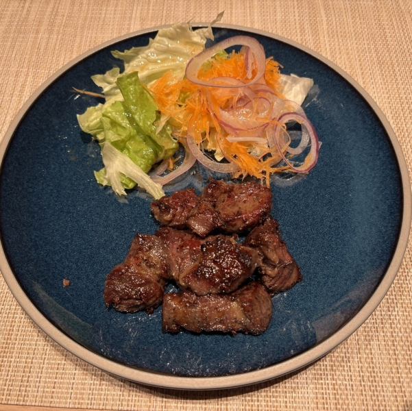 【◆◇こだわりの逸品◇◆】ワインと相性抜群◎肉汁溢れる♪柔らかなハラミサイコロステーキ