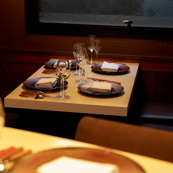 All the seats in the sophisticated space based on white are "chef's table (special seats)".We are particular about satisfying our cuisine with all five senses, not only taste, but also sight, hearing, and smell.