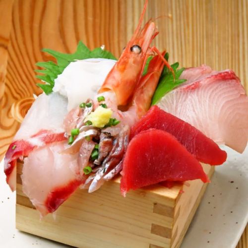 我们只收集日本各地产地的美味海鲜！时令鱼类的生鱼片非常精致，可以作为套餐或单品享用。