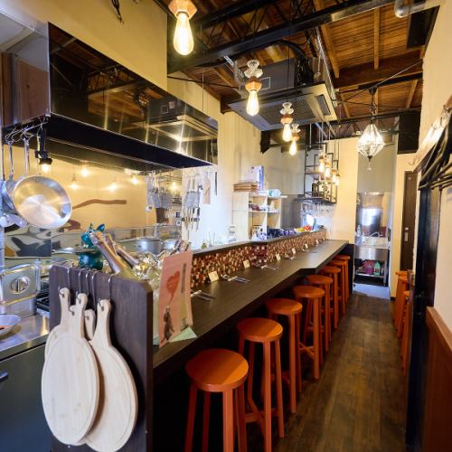 ≪カウンター席≫1名様～8名様まで利用できるカウンター席。ライブ感満載のお洒落な空間。