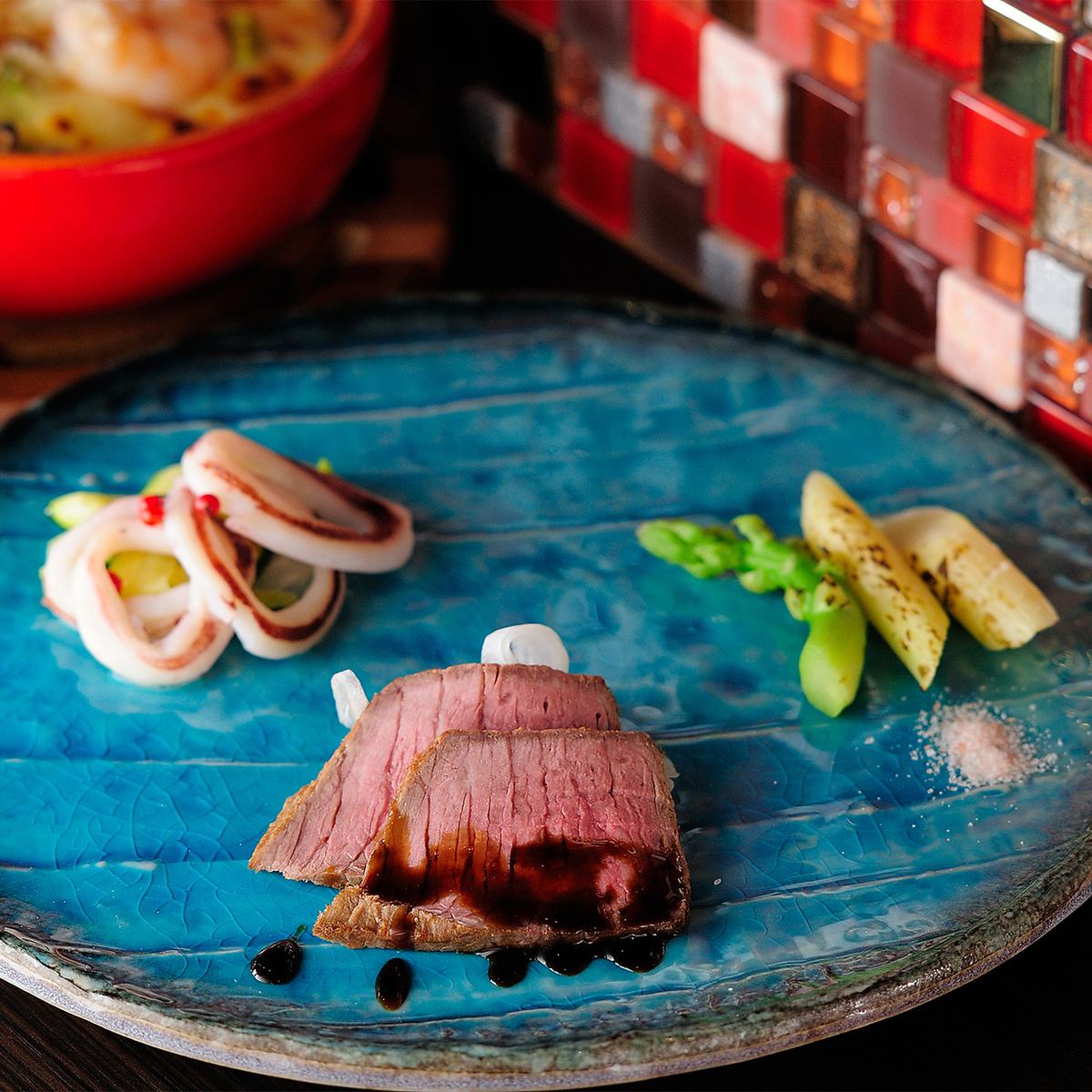 本格パスタと焼きたてピザをワインと共にお楽しみください。