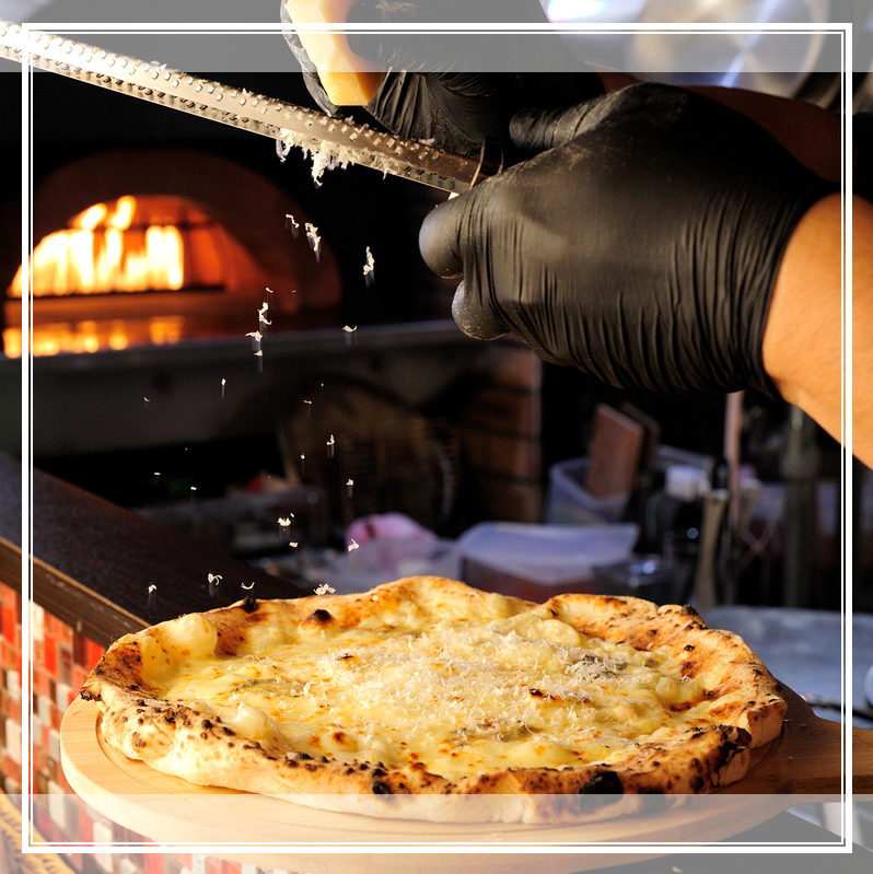 石窯で焼く本格ピザが自慢のイタリアン居酒屋！　デートにも最適