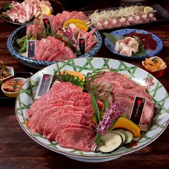 『8、9、19月限定』飲み放題付肉尽くし7000円(税込7700円)→6300円コース(税込6930円)