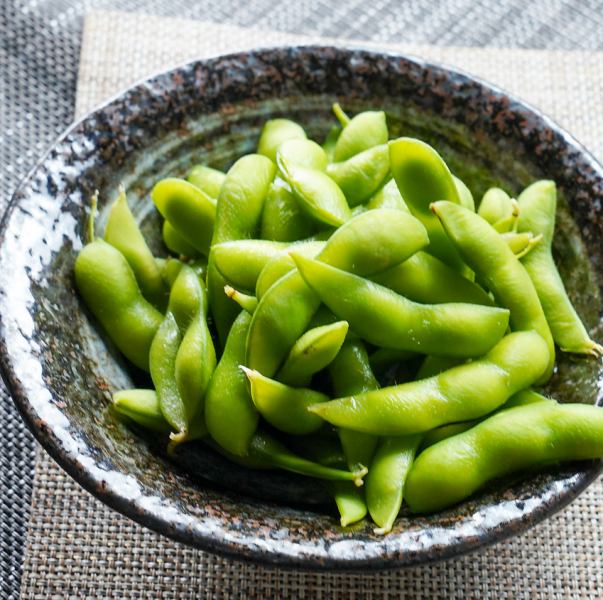 Kinnokura's Otoshi is a delicious snack that you can easily enjoy with unlimited refills of salted boiled edamame.