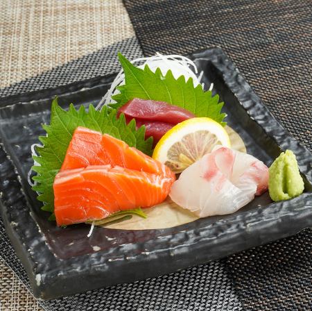 Three kinds of raw fish sashimi