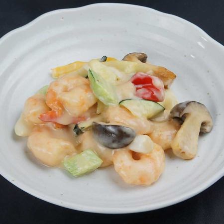 Stir-fried shrimp and seasonal vegetables in milk