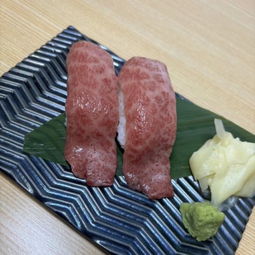 Marbled lean meat sushi