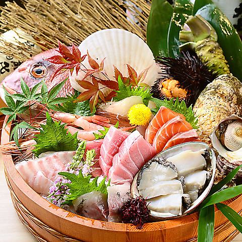 当店一押し お造り盛合せ ”喰海盛り” をぜひご堪能ください。貝焼きや海の食材の珍味もご用意。