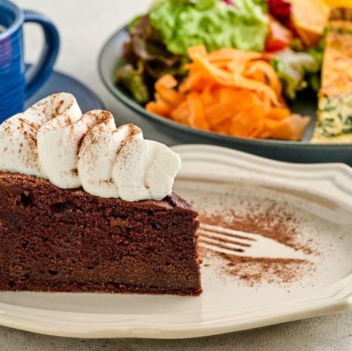 Cake and Merrily Lunch Set