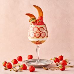 国産いちごとピスタチオのパフェ