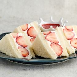 季節のフルーツサンド(いちご)