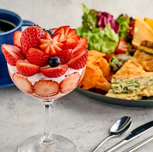 パフェとメリリーランチセット