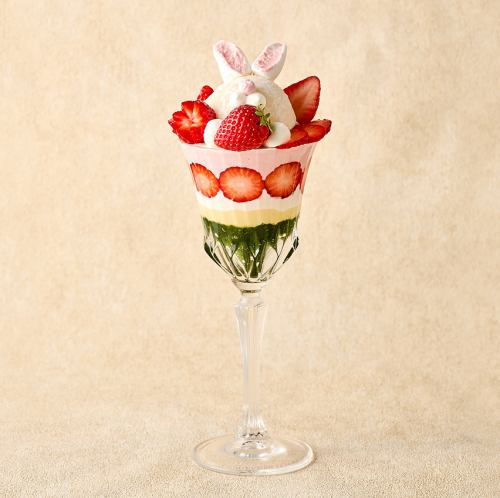 国産いちごのイースターパフェ