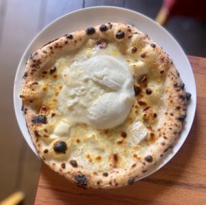 【人気NO.1】十勝ブラータチーズと3種チーズの濃厚クアトロハニー