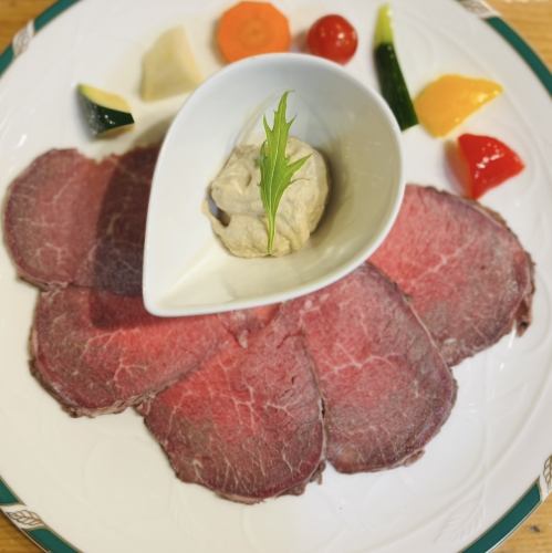 ローストビーフ　ポルチーニソース