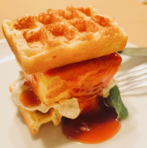 厚焼き玉子のワッフルバーガー