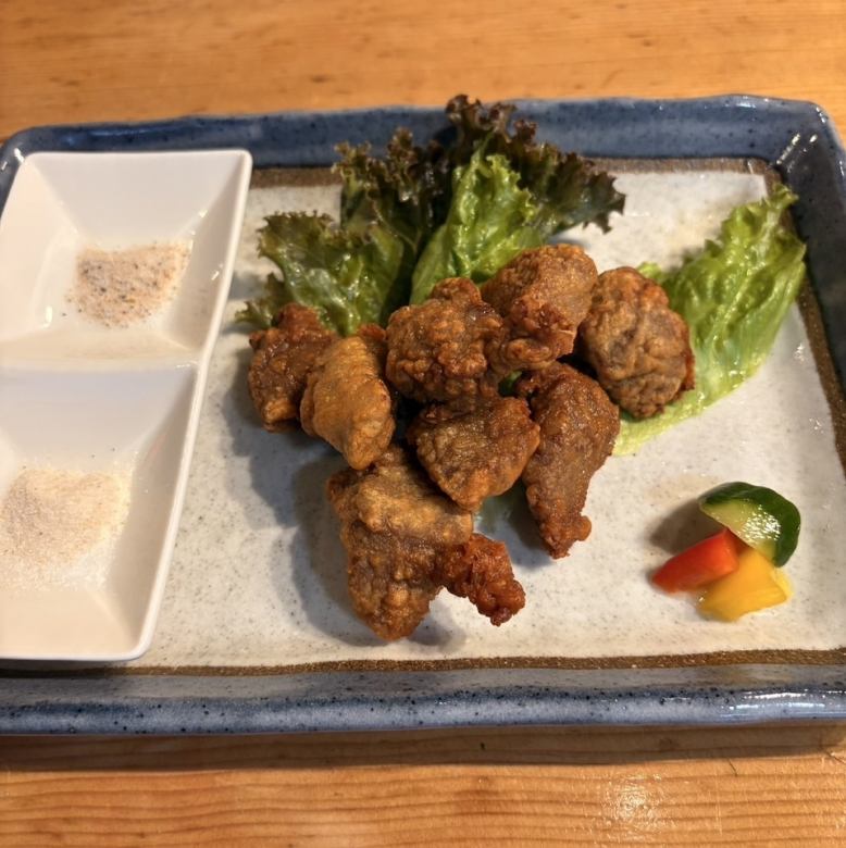 のどぐろと甘海老の出汁塩で牛タンの唐揚げ