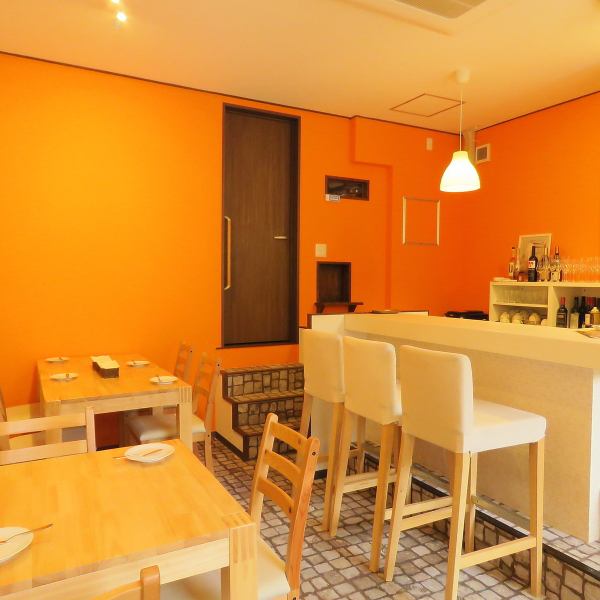 An 8-minute walk north of Kobe Kencho-mae♪ The neighborhood is quiet and located in a corner of a residential area, and it's a hideaway casual French restaurant.