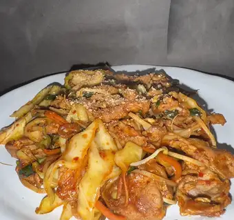 冲绳猪肉泡菜炒菜