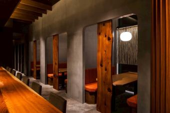 3卓ご用意した2～6名様までのBOX席は、周囲の目も気にならないBOX席は人気席の為ご予約をお願いします！