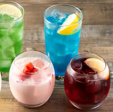 お客様の好みに合わせたオリジナルカクテルをバーテンダーが仕上げる一杯の提案