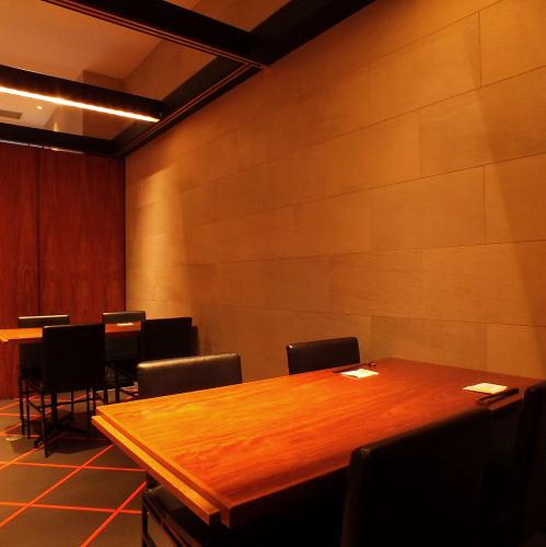It is a table seat for 4 people that is easy to use in various scenes.The spacious table seats are perfect for enjoying a relaxing meal! Enjoy various banquets and dinners in the stylish atmosphere of a calm Japanese atmosphere.