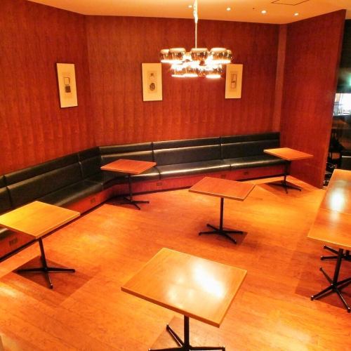 There are also table seats in a spacious space.It can be used for various banquets and parties! When used as a private room, it is a spacious space that can seat up to 28 people.We also have many all-you-can-drink courses that are ideal for various banquets.