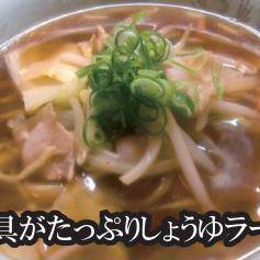 具がたっぷりしょうゆラーメン