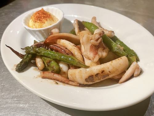 Squid night and asparagus with butter and soy sauce