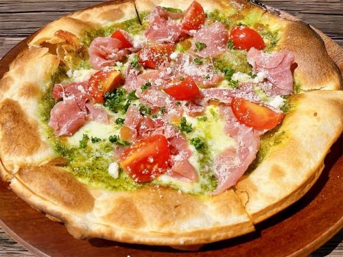 生ハムとモッツァレラのバジル