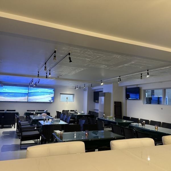 「上質」へのこだわりは、一流ホテル出身のシェフが手掛ける料理からも明確に伝わります。インテリアは、豪華さを抑えつつ、エスニックなアクセントを取り入れ、洗練された居心地の良さを演出。夜の特別なムードに身を委ねながら、心ゆくまで料理と美酒をご堪能ください。