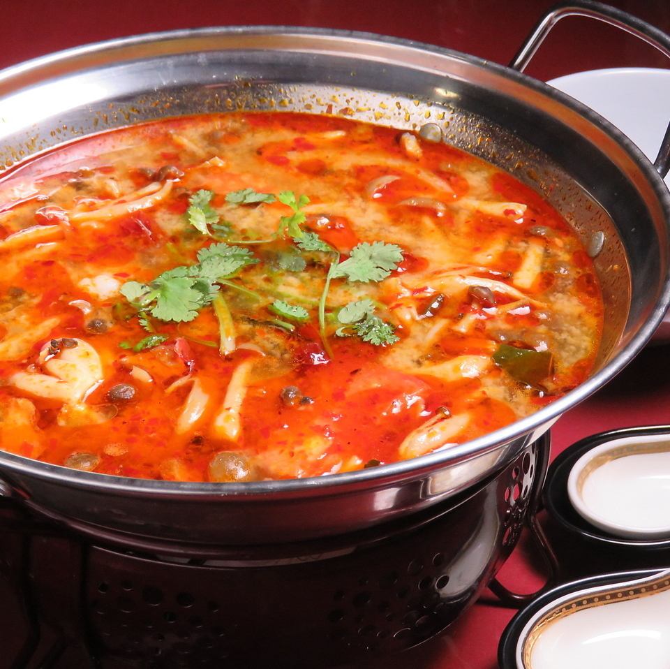 世界3大スープの大人気のトムヤムクン!エビの辛酸っぱいスープ）