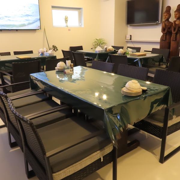 「上質」へのこだわりは、一流ホテル出身のシェフが手掛ける料理からも明確に伝わります。インテリアは、豪華さを抑えつつ、エスニックなアクセントを取り入れ、洗練された居心地の良さを演出。夜の特別なムードに身を委ねながら、心ゆくまで料理と美酒をご堪能ください。