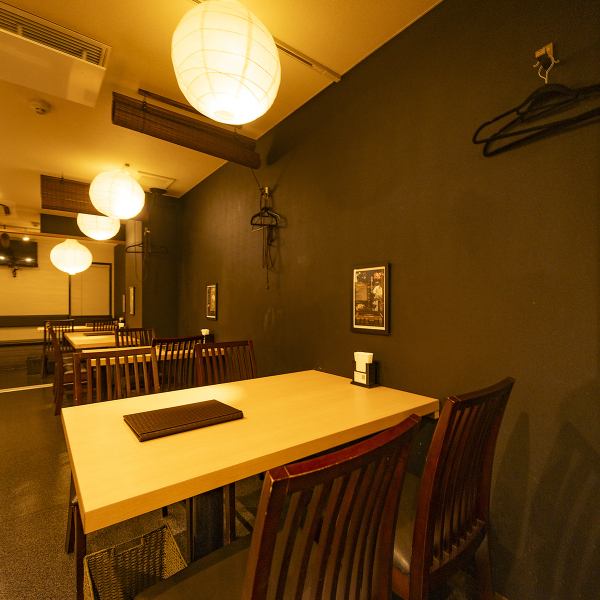 【おひとり様やデートに！】カウンター席では、スタッフとの会話を楽しみながら、また調理風景を楽しみながら、ゆったりと食事いただけます。おひとり様はもちろん、カップルシートとしてもご利用できますので、デートなどにもおすすめです！