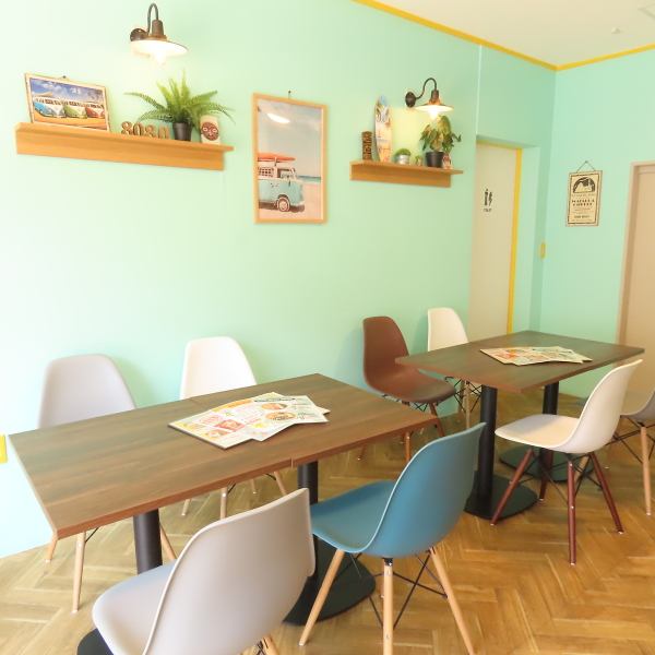 ハワイアンな雰囲気でお食事でお楽しみいただけます！スタッフとの会話も楽しめるカウンター席や女子会や各種宴会などにピッタリなテーブル席があり、様々なシーンでお楽しみいただけます！おしゃれディナーを楽しむなら「8080」で決まり！