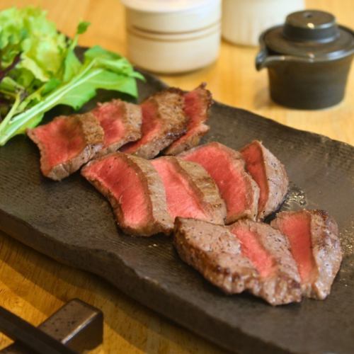 Carefully selected domestic beef steak (100g)