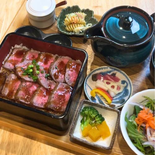 ランチでもお肉を楽しんで
