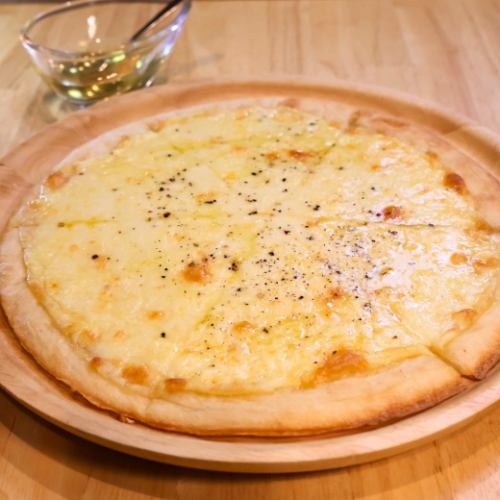 チーズピザ～はちみつ添え