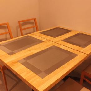 Table for 4 people regardless of usage scene such as girls' association, mom's association