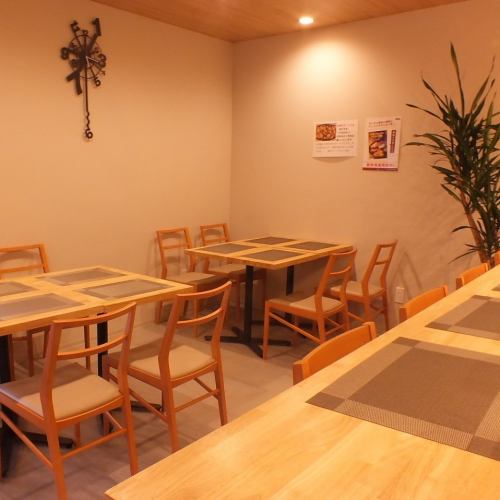 The tables can be combined, so it can be accommodated even after 8 people♪