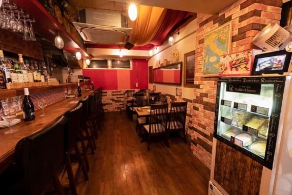 The clean and beautiful interior has a stylish Italian bar atmosphere ♪ Charter is OK for 25 people or a minimum charge of 100,000 yen (tax included) ♪ From small group banquets, company welcome parties and farewell parties We can guide you to the best seats for a gathering of like-minded friends.