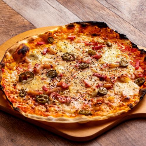모짜렐라와 하라페뇨의 매운 피자