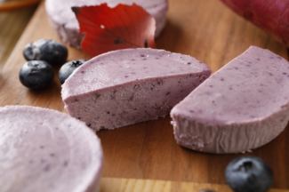 Shitoraka cheesecake [purple sweet potato blueberry]