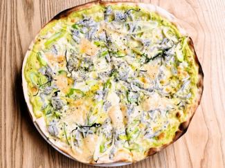 [Spring only] Cream pizza with whitebait, fava beans, and Parmesan cheese