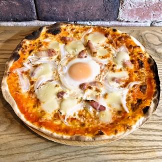 スイス産ラクレットチーズとパンチェッタのビスマルクピザ