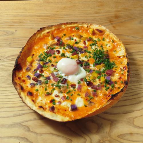 明太子とスカモルツァチーズのポテトグラタン風ピザ