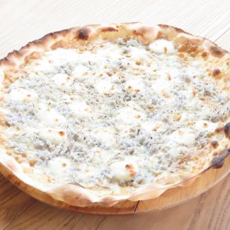 釜揚げしらすと柚子胡椒の新玉ねぎソースのピザ