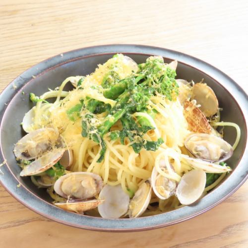 削りたてミモレットチーズと菜の花のボンゴレビアンコパスタ(スパゲッテー二)