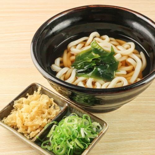 最後の〆に食べたくなる、素うどん